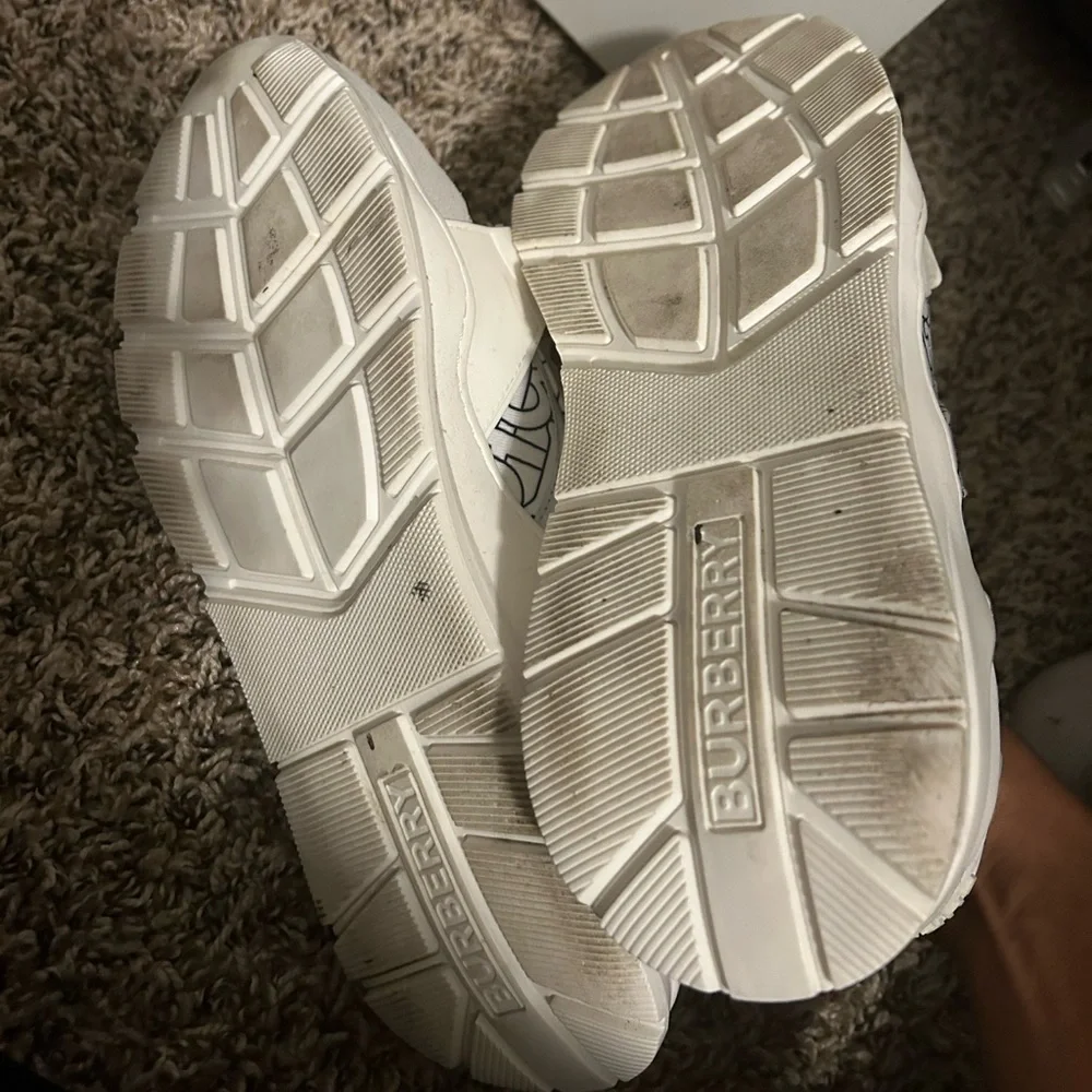 Burberry Ramsey Sneakers - Picture 3 of 6